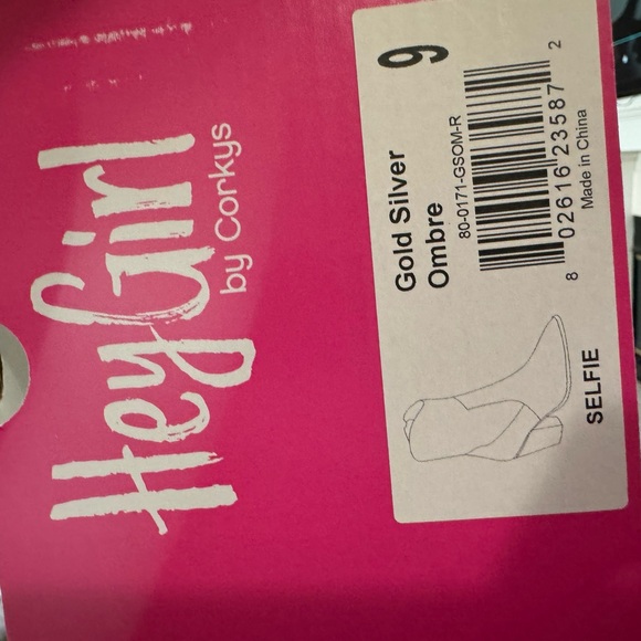 Corkys Selfie - Picture 6 of 8